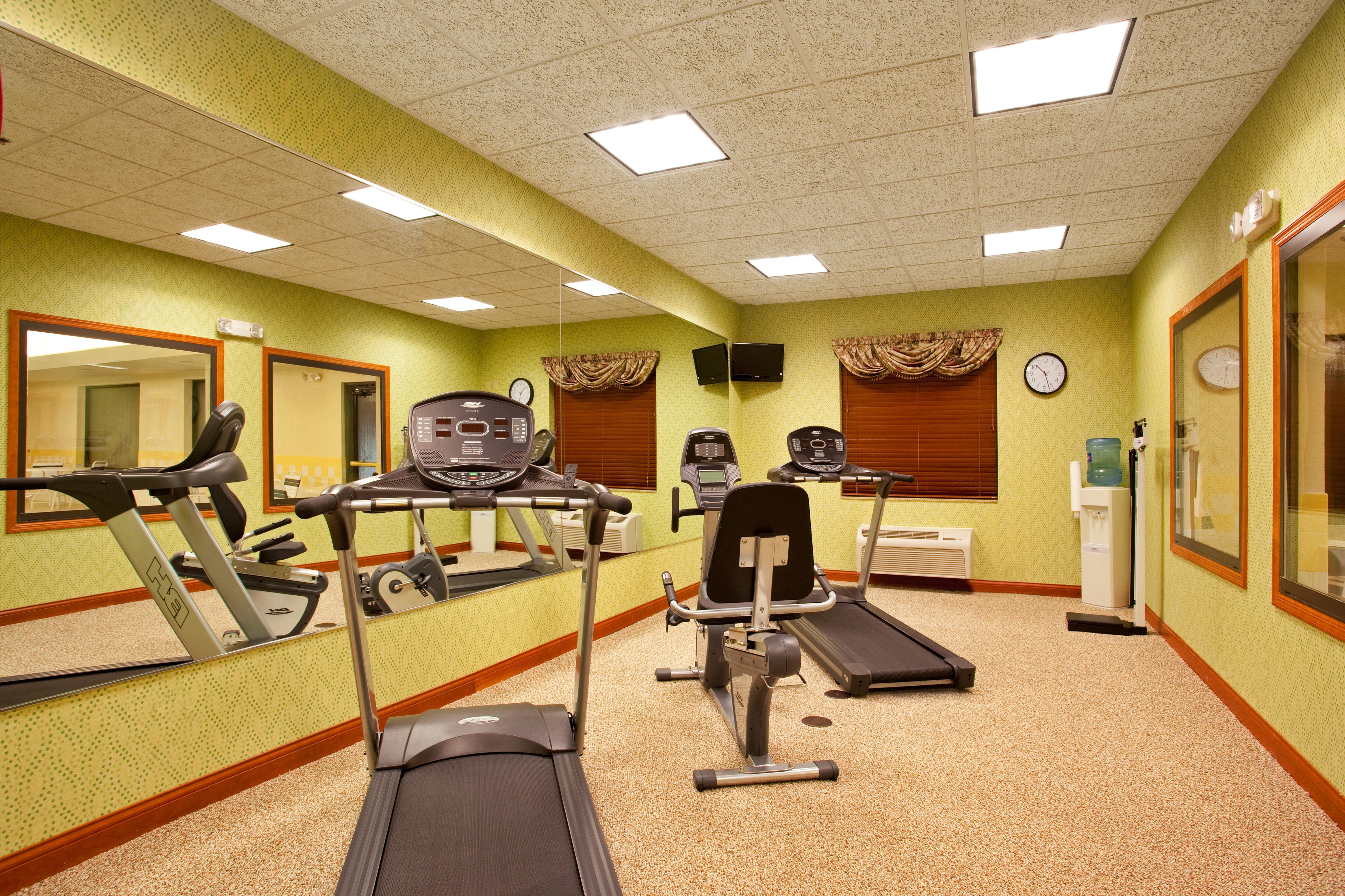 Holiday Inn Express Hotel & Suites Goshen By Ihg Exterior photo
